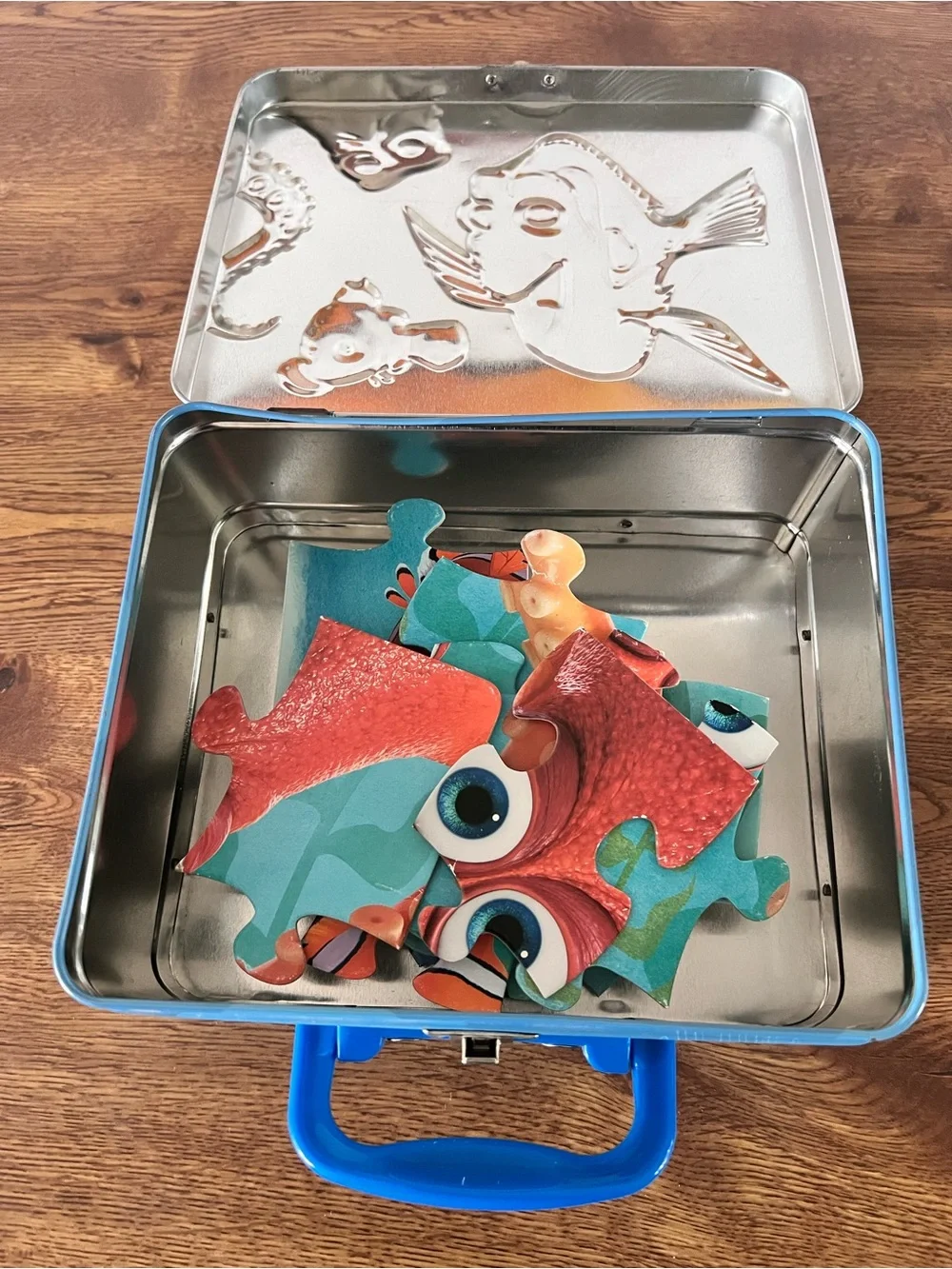 Disney Pixar Finding Dory Tin Lunch Box and Puzzle Set